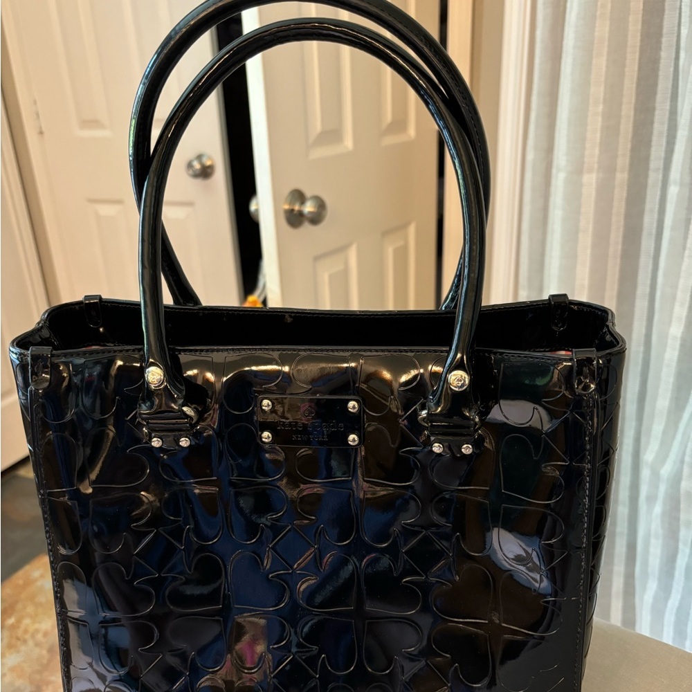 KATE SPADE BLACK PATENT LEATHER BAG EMBOSSED- CORAL STRIPED INTERIOR, EUC